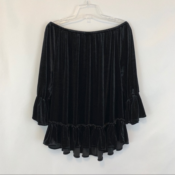 2 Chic Luxe Sz: M/L off shoulder velvet Blouse - Picture 4 of 8